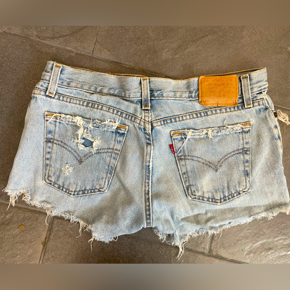Size 26 used Levi’s shorts